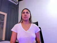 I am that fantasy that comes alive when the lights go out and the camera turns on. For many, I am a company, desire, mystery and complicity. But for me, each visit is an opportunity to connect, play, talk and explore everything you imagine ... or you still don