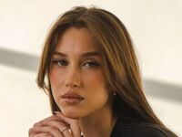 topless webcam girl AmelinaBrauberg