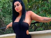 naked camgirl masturbating with vibrator DesyreeDawson