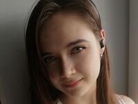 naked girl with webcam fingering EmilieMollo