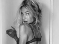 camgirl playing with sextoy EvaWade