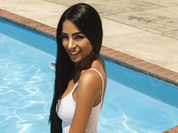 girl fingering bald pussy Gaenor