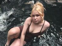 fingering camwhore KiriWhite