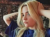 hot camslut MonnieMoniz
