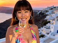 camslut showing tits TiffaniRainn