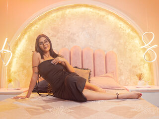 hot girl AishaCarpenter