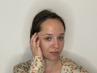 hot webcam slut AlbaTwine