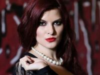 camgirl masturbating with vibrator AldeaKnox