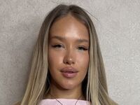 girl shaving pussy AnnellePerazzo