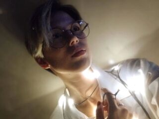 naked girl with webcam masturbating with vibrator AureliaRavens