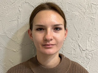 naughty camgirl fingering shaved pussy BritneySwiss