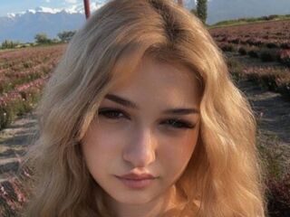 webcam strip tease show CloudyFox