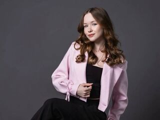 camgirl masturbating with vibrator DarleenBenjamin