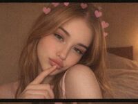 chatroom webcam photo ElaraWinslow