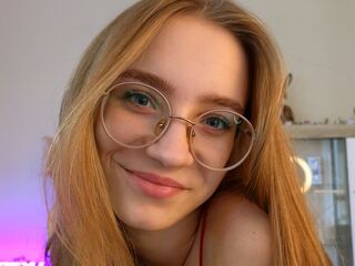 camgirl masturbating with sex toy ElwynaAldis