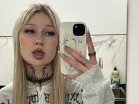 webcam strip tease show EmyYummi