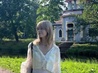 girl fingering bald pussy FranciscaNeren