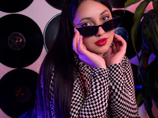 chat room live show HanniClark
