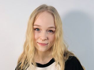 fingering cam slut KamiMellema