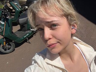 hot cam girl fingering shaved pussy KeilaTouchton