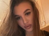 hot cam girl masturbating with vibrator KyraVictorine