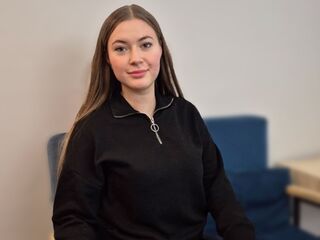 camslut showing pussy LeaDarcy