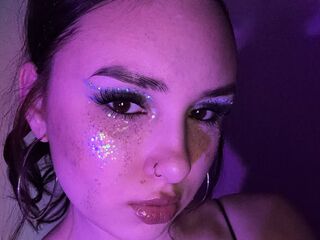 naked camgirl photo LeandraJellison