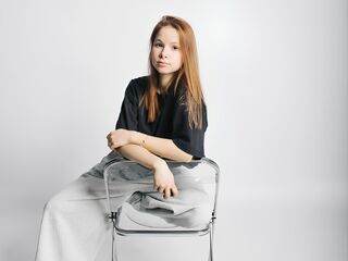 naughty cam girl fingering shaved pussy LinaForbishh