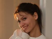 topless webcamgirl LivelyLaurie