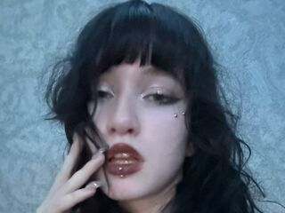 naughty cam girl fingering shaved pussy LouisePerrish