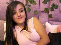 topless webcamgirl LucyBelleh