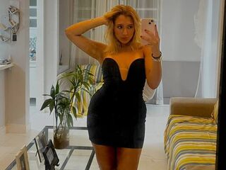 naked girl with webcam masturbating with vibrator LunaVeller