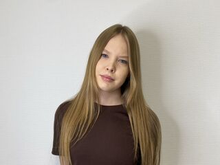 cam girl playing with dildo MariSeason