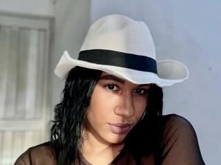 live webcam performer MarihannaMour