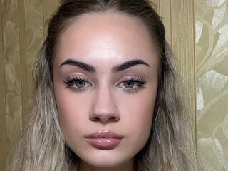 naughty cam girl masturbating with dildo MellieSchultze