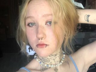camgirl fingering bald pussy MoriahEverly