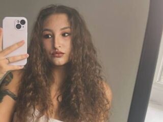 girl webcam NicholMikrot