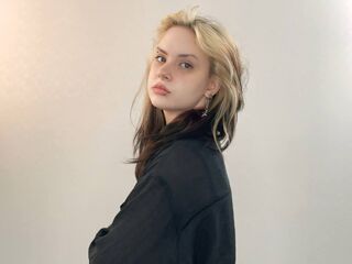 girl shaving pussy NildaFabros