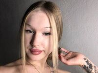 cam girl playing with sextoy PriscillaMore