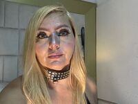 naughty camgirl masturbating with vibrator RoxaneGrace