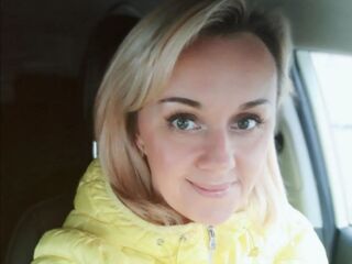 topless webcam girl SkyKuper