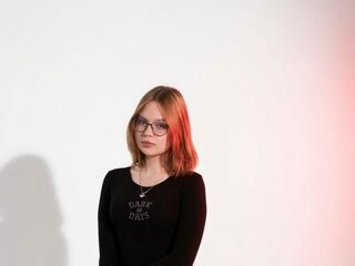 webcamgirl chatroom SuzanGoldstein