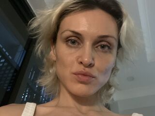 girl webcam show Sweetadrianahot