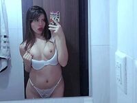 camslut topless YesseniaVega