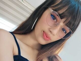 hot naked camgirl YiyisMarthin